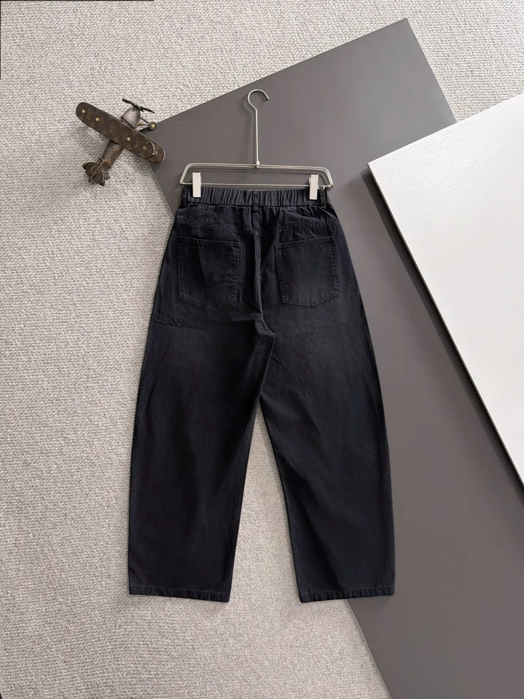 The next day shipped P195 Balenciaga 2026 summer New Arrival elastic casual pants, counter custom fabric Breathable high comfort, impeccable details, brand elements design concept, reflecting high quality. The hand feels delicate and soft! Casual cuts and awesome upper body! Sizes: S-3XL